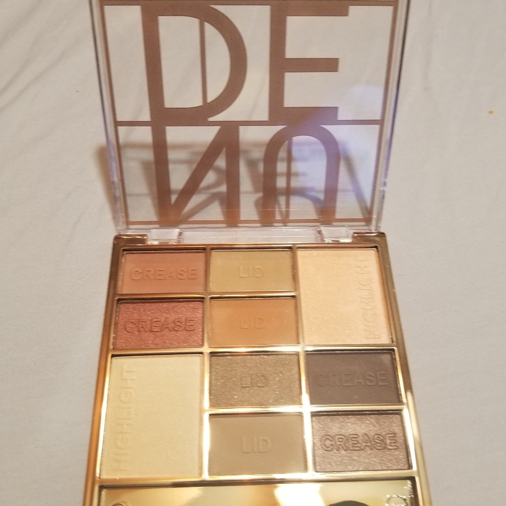 Eye shadow/contour